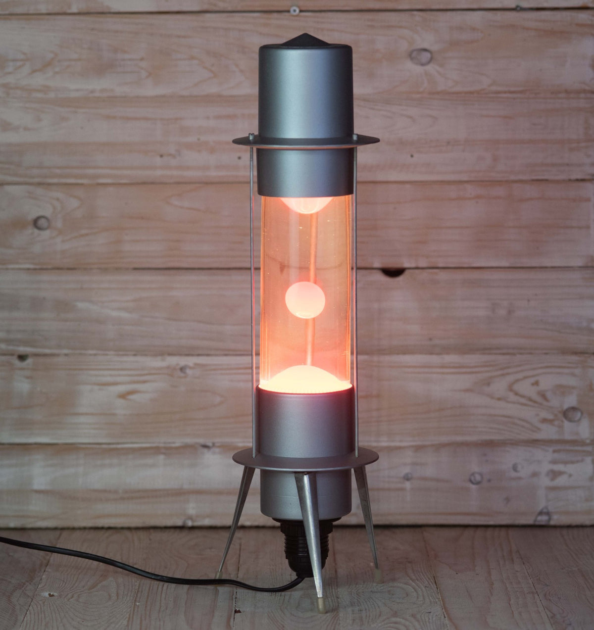 Front view of restored 19-inch Soviet Raduga rocket lava lamp